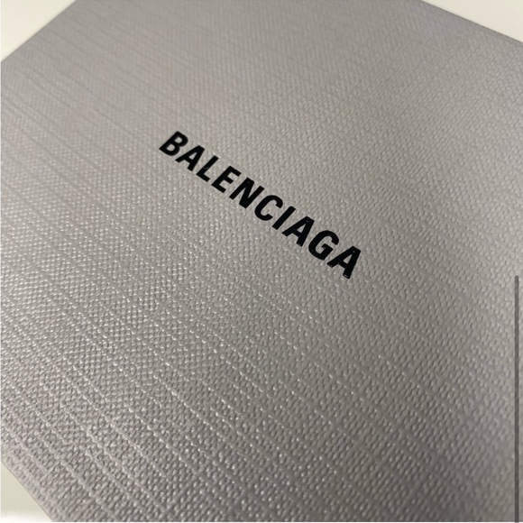 Authentic Balenciaga Green Card Case Wallet - Picture 4 of 4